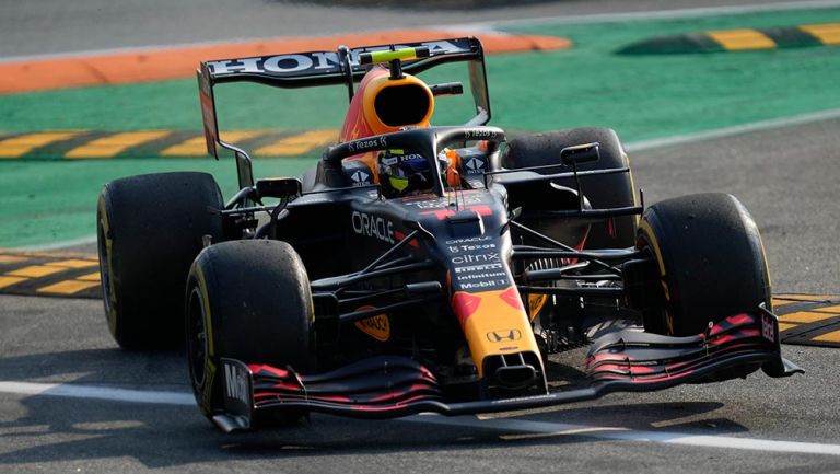 Checo Pérez perdió el podio por sanción en el Gran Premio de Italia