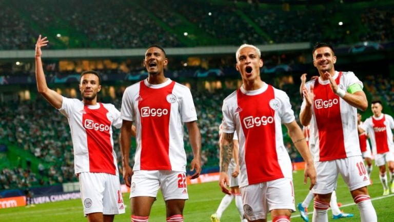 Jugadores del Ajax festejando la victoria sobre el Sporting de Lisboa