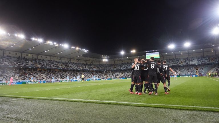 Escuadra de la Juventus celebra debut en Champions 2021-2022