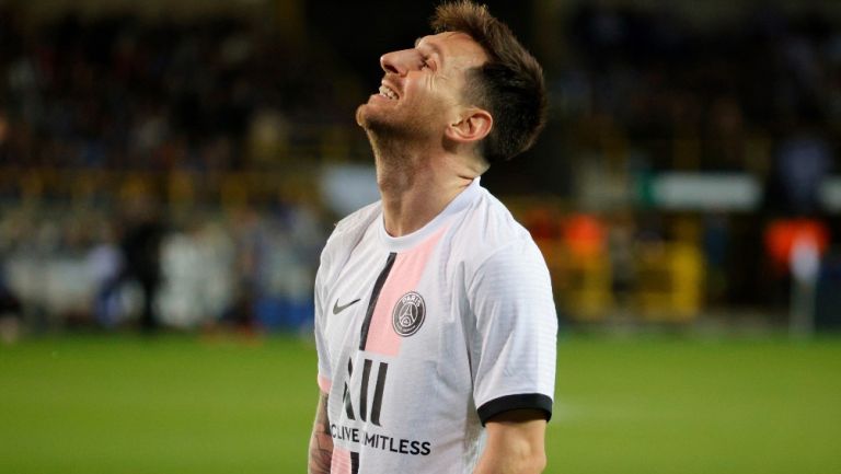 Messi reacciona durante partido con el PSG