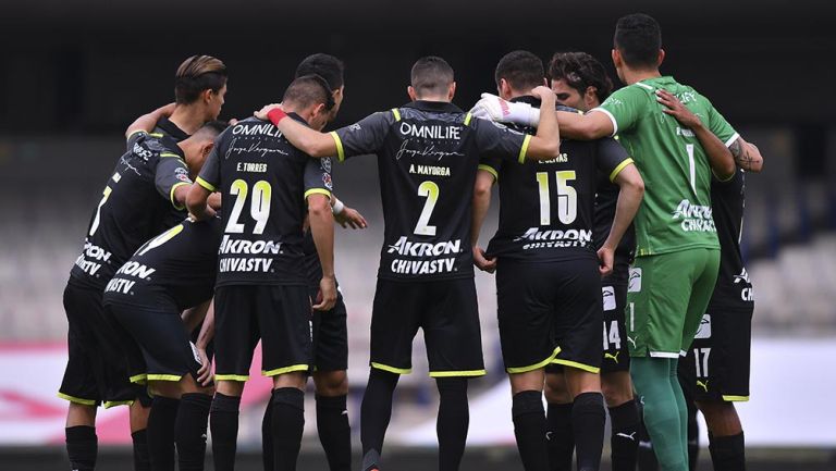 Jugadores de Chivas previo a un partido 
