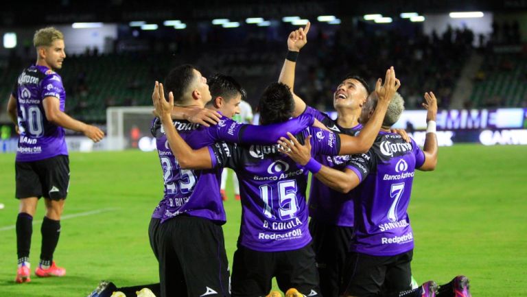 Jugadores de Mazatlán celebrando un gol vs Juárez