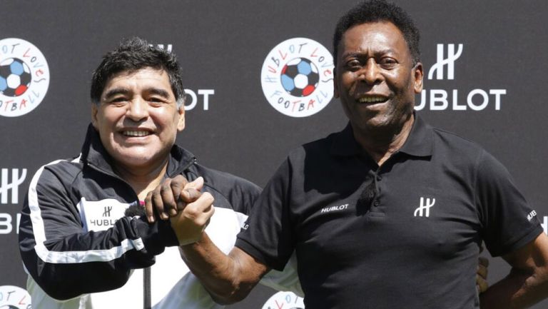 Pelé y Maradona durante un evento 