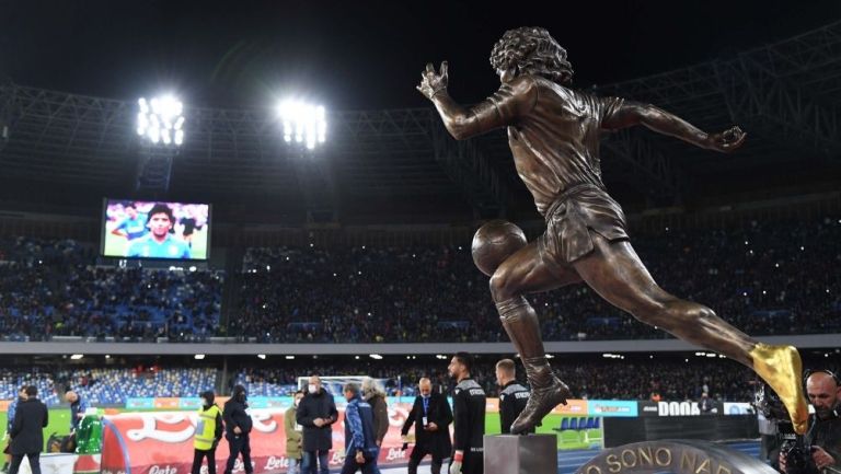 Estatua de Maradona 