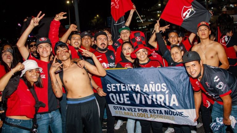 Fans del Atlas en las afueras del Jalisco