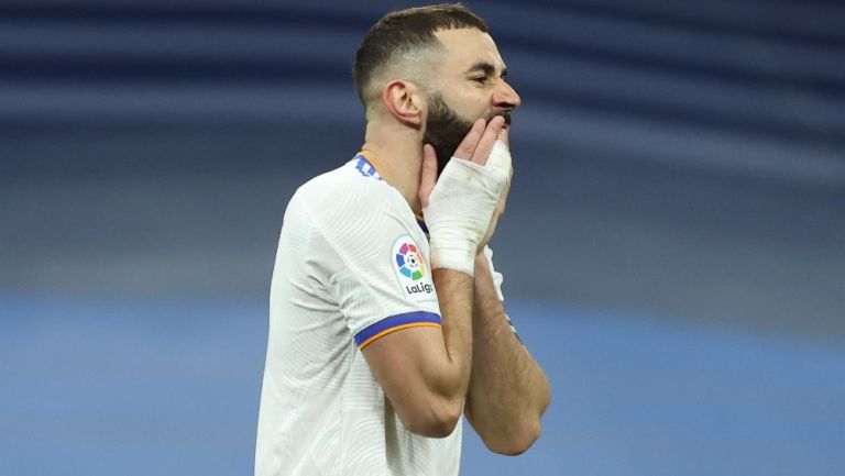 Karim Benzema reacciona ante Cádiz