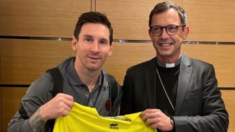 Messi recibió regalo del Papa