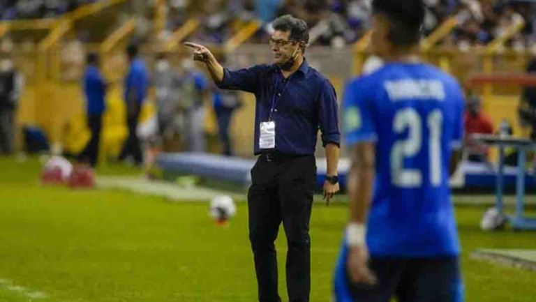 Hugo Pérez, entrenador de El Salvador 