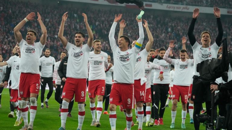 Jugadores de Polonia festejan clasificación al Mundial