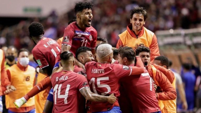 Jugadores de Costa Rica celebrando un gol