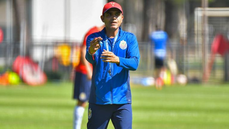 Ricardo Cadena, entrenador interino de Chivas