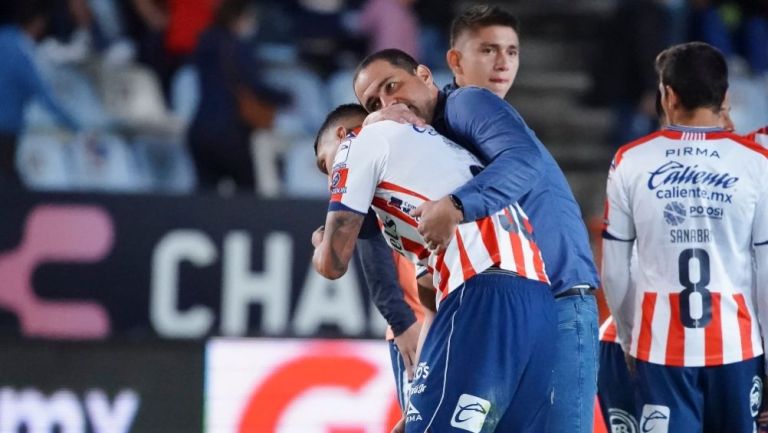 André Jardine consolando a sus jugadores tras caer con Pachuca