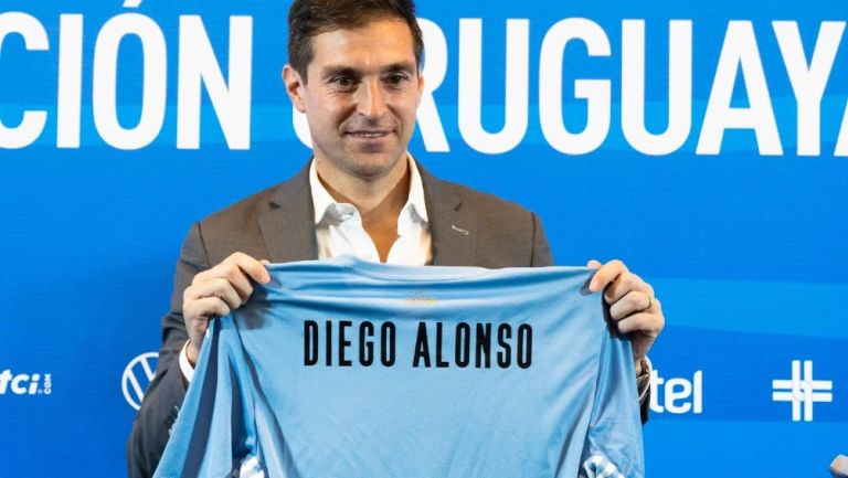 Diego Alonso en su presentación como DT de Uruguay
