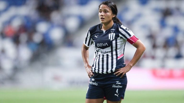 Rebeca Bernal en acción con Monterrey