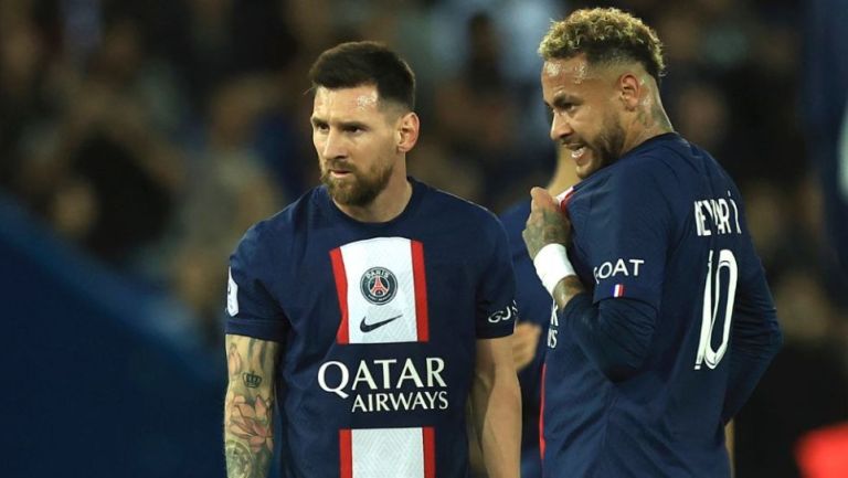 Neymar y Lionel Messi durante un partido del PSG