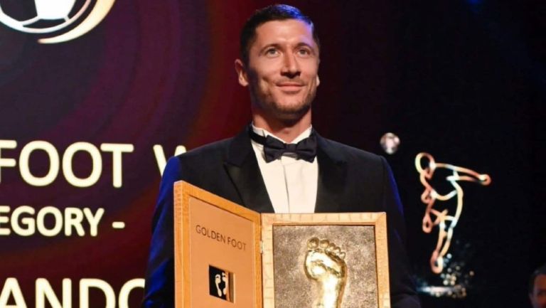Robert Lewandowski recibió el premio Golden Foot 2022