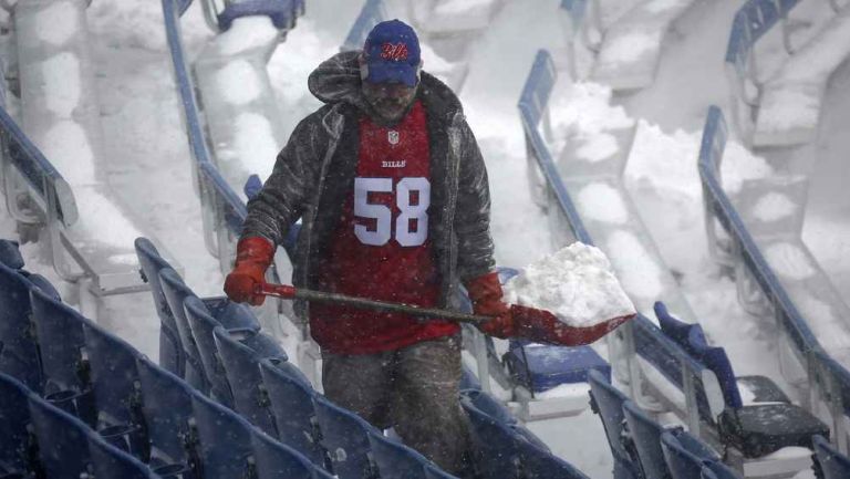 ¡Todo por jugar! Buffalo Bills siguen pidiendo ayuda para palear nieve en el estadio