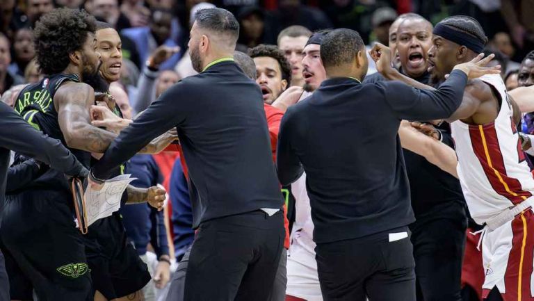 ¡Se armó la bronca! Cuatro jugadores expulsados por pelea en la victoria de Heat sobre Pelicans